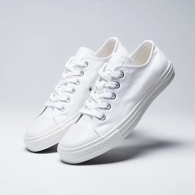 Women's White Low-Top Canvas Shoes Image Pack